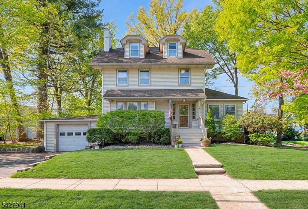 82 Oakland Rd, Maplewood Twp., NJ 07040