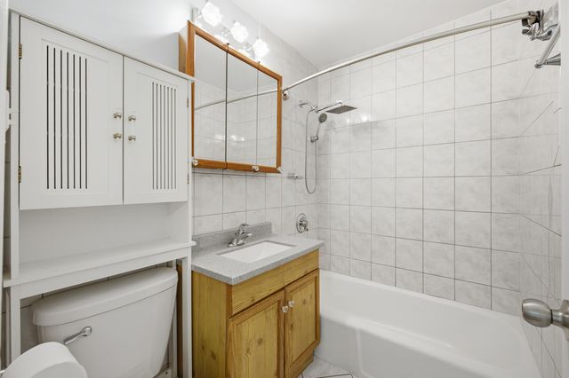 8856 Northshore Drive 201A, Des Plaines, IL 60016