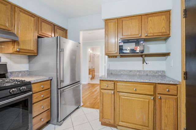 8856 Northshore Drive 201A, Des Plaines, IL 60016