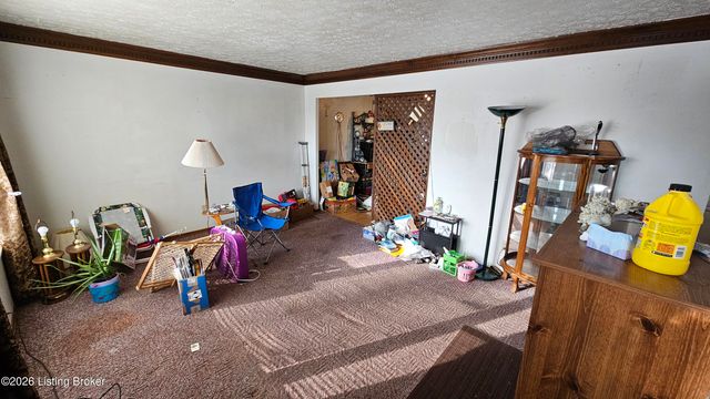 1004 Summitt Dr, Louisville, KY 40229