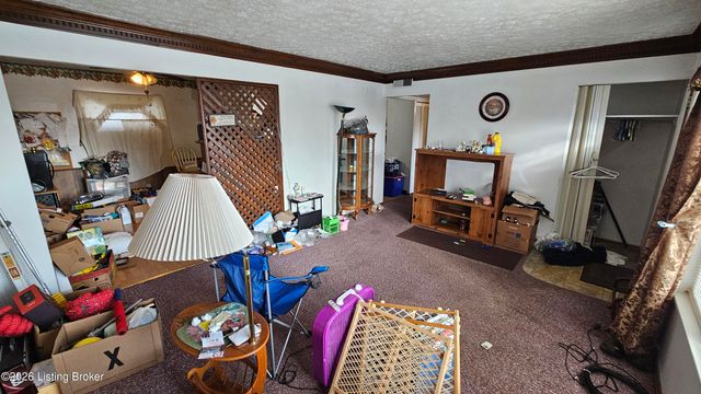 1004 Summitt Dr, Louisville, KY 40229