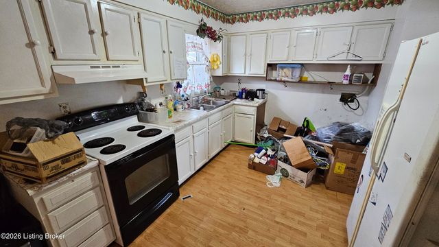 1004 Summitt Dr, Louisville, KY 40229