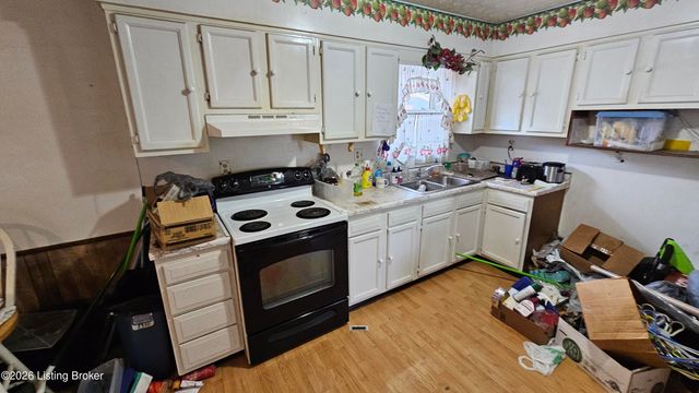 1004 Summitt Dr, Louisville, KY 40229