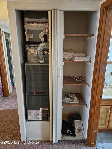 1004 Summitt Dr, Louisville, KY 40229