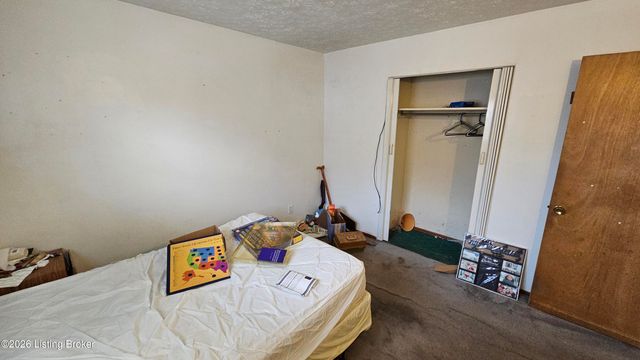 1004 Summitt Dr, Louisville, KY 40229