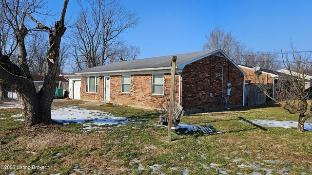 1004 Summitt Dr, Louisville, KY 40229