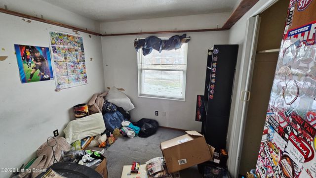 1004 Summitt Dr, Louisville, KY 40229