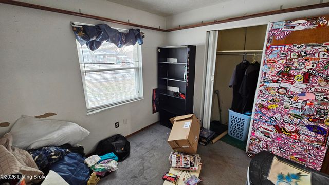 1004 Summitt Dr, Louisville, KY 40229