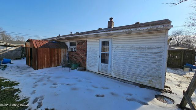 1004 Summitt Dr, Louisville, KY 40229