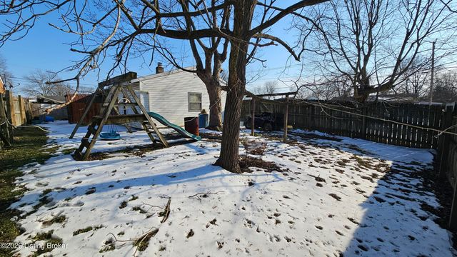 1004 Summitt Dr, Louisville, KY 40229