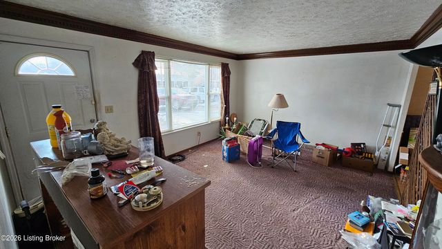 1004 Summitt Dr, Louisville, KY 40229