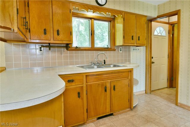 2909 Beal Street NW, Warren, OH 44485