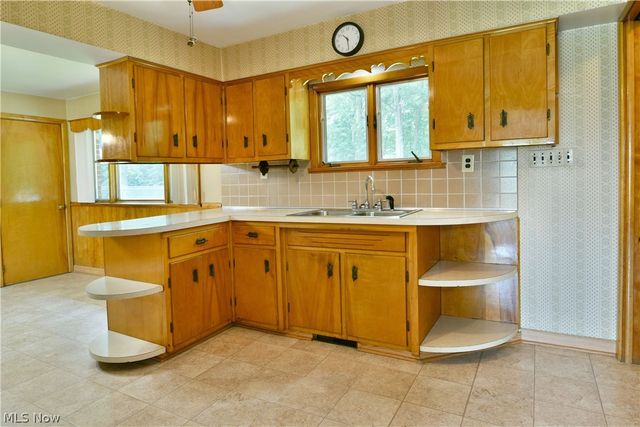 2909 Beal Street NW, Warren, OH 44485