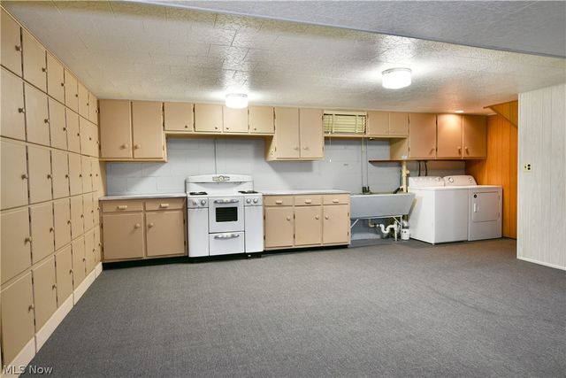 2909 Beal Street NW, Warren, OH 44485