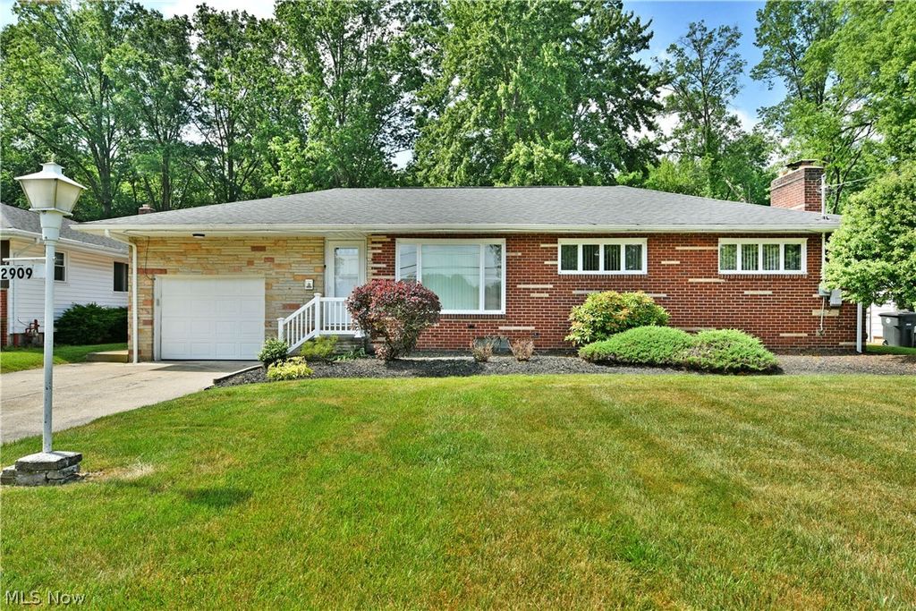 2909 Beal Street NW, Warren, OH 44485