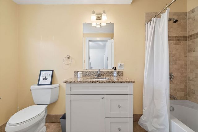 170 W 3rd St 1, Boston, MA 02127