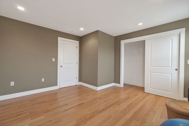 170 W 3rd St 1, Boston, MA 02127