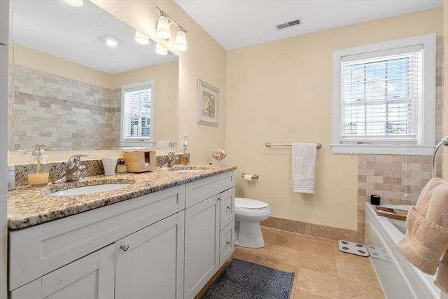 170 W 3rd St 1, Boston, MA 02127