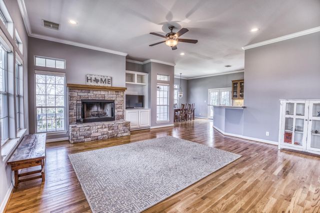 10822 N Korthauer, Bellville, TX 77418