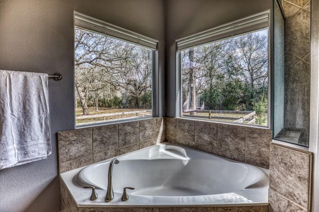 10822 N Korthauer, Bellville, TX 77418