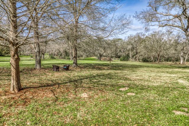 10822 N Korthauer, Bellville, TX 77418