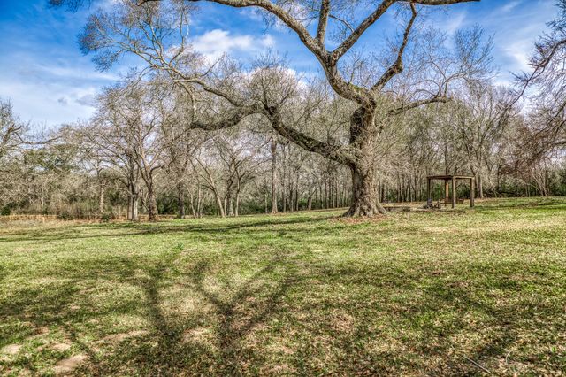 10822 N Korthauer, Bellville, TX 77418