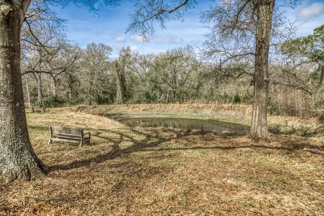 10822 N Korthauer, Bellville, TX 77418