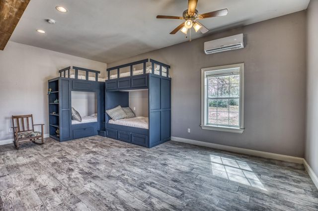 10822 N Korthauer, Bellville, TX 77418