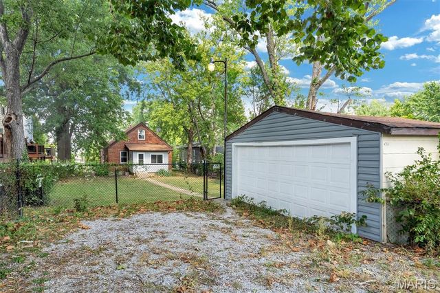 6750 Plateau Avenue, St Louis, MO 63139