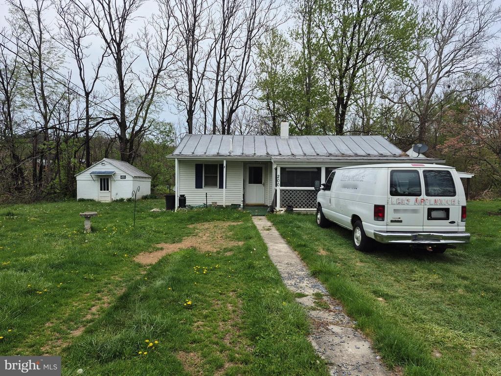 200 MIDDLE LN, Gore, VA 22637