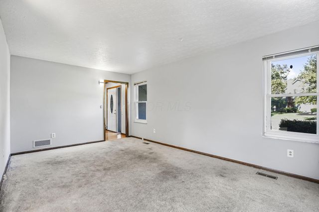 7898 Sarahurst Drive, Dublin, OH 43016