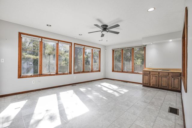 7898 Sarahurst Drive, Dublin, OH 43016