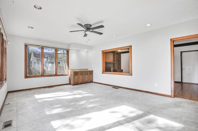 7898 Sarahurst Drive, Dublin, OH 43016