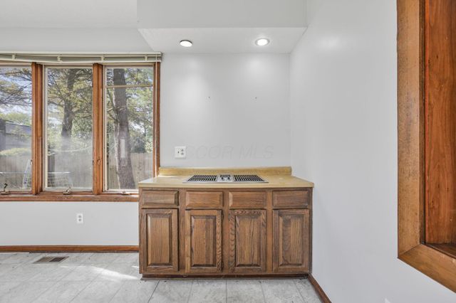 7898 Sarahurst Drive, Dublin, OH 43016