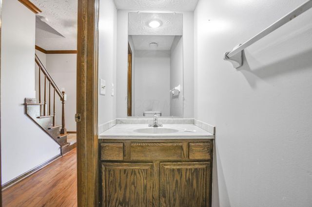 7898 Sarahurst Drive, Dublin, OH 43016