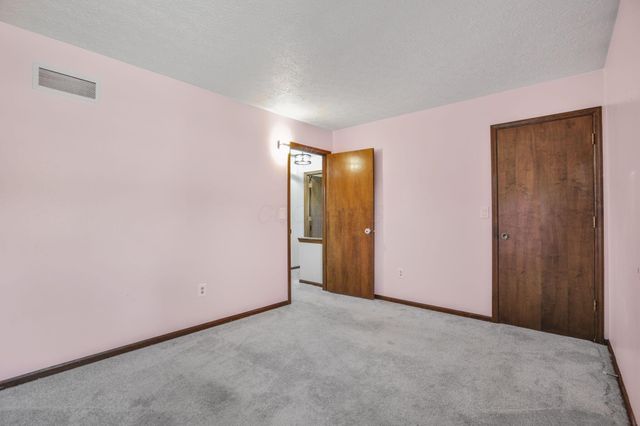 7898 Sarahurst Drive, Dublin, OH 43016