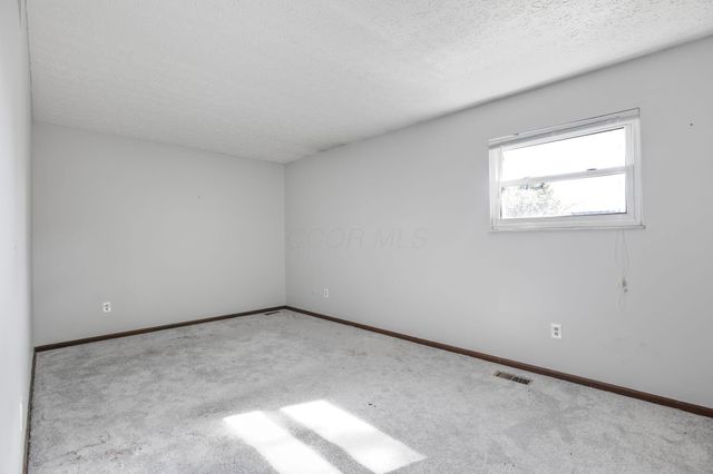 7898 Sarahurst Drive, Dublin, OH 43016