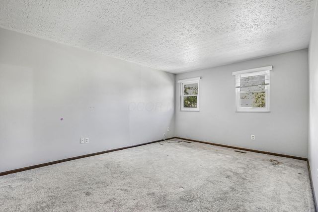 7898 Sarahurst Drive, Dublin, OH 43016