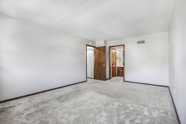 7898 Sarahurst Drive, Dublin, OH 43016