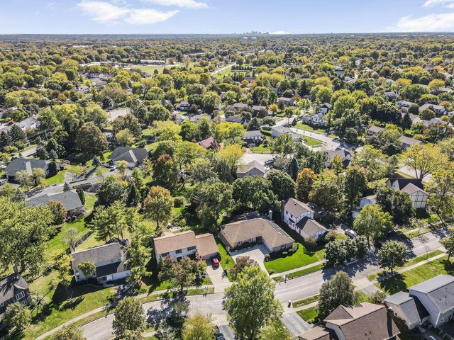 7898 Sarahurst Drive, Dublin, OH 43016