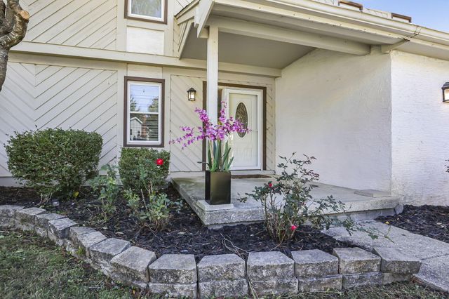 7898 Sarahurst Drive, Dublin, OH 43016