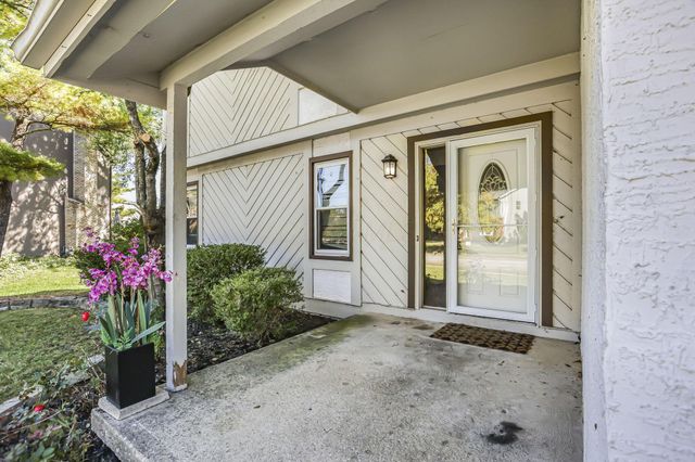 7898 Sarahurst Drive, Dublin, OH 43016