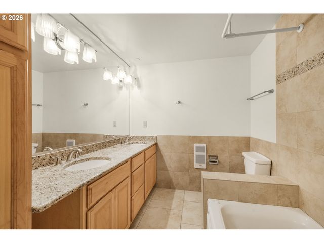 4460 Sw SCHOLLS FERRY Rd 3, Portland, OR 97225