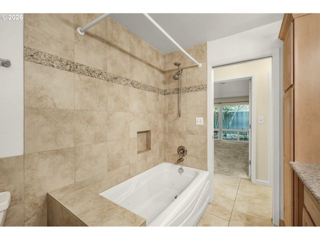 4460 Sw SCHOLLS FERRY Rd 3, Portland, OR 97225