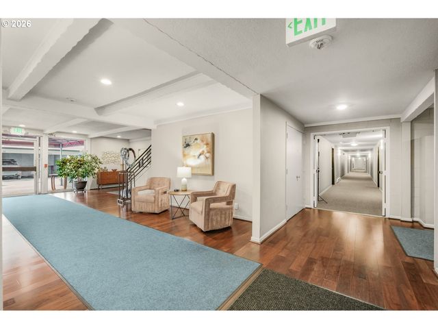 4460 Sw SCHOLLS FERRY Rd 3, Portland, OR 97225