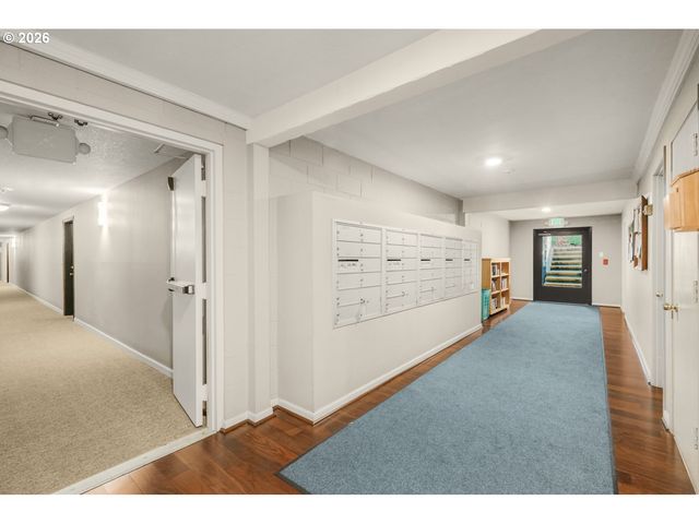 4460 Sw SCHOLLS FERRY Rd 3, Portland, OR 97225