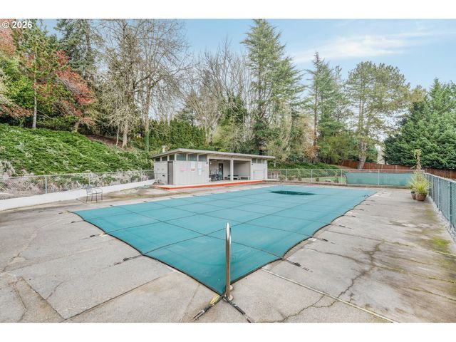 4460 Sw SCHOLLS FERRY Rd 3, Portland, OR 97225