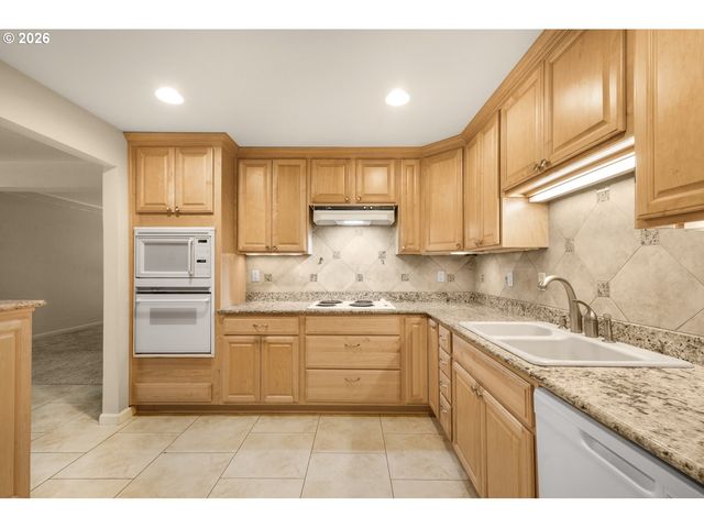 4460 Sw SCHOLLS FERRY Rd 3, Portland, OR 97225