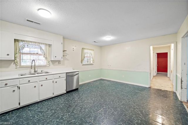 9241 Sahabi Road, Kernersville, NC 27284
