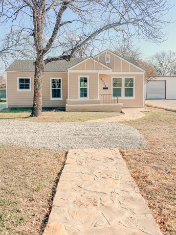 2306 Austin Avenue, Brownwood, TX 76801